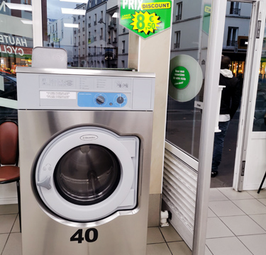 Table de pliage laverie discount paris 75017 avenue de clichy